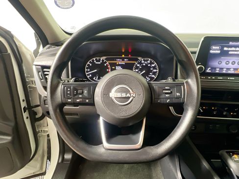 Used 2024 Nissan Rogue S FWD image 17