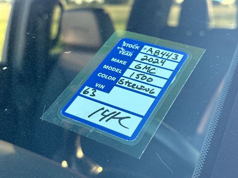 Used 2024 GMC Sierra 1500 AT4 w/ Technology Package image 26