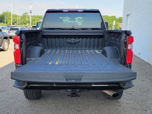 Used 2022 Chevrolet Silverado 2500 Custom w/ Custom Value Package AWD/4WD image 12