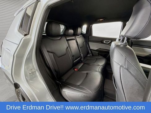 Used 2025 Jeep Compass Latitude image 27