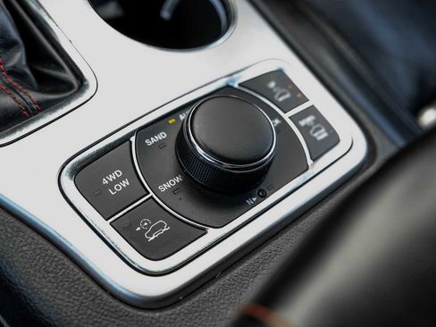 Used 2018 Jeep Grand Cherokee Trailhawk w/ Trailhawk Luxury Group image 23