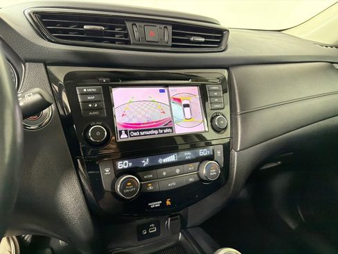 Used 2018 Nissan Rogue SV w/ Premium Package FWD image 15