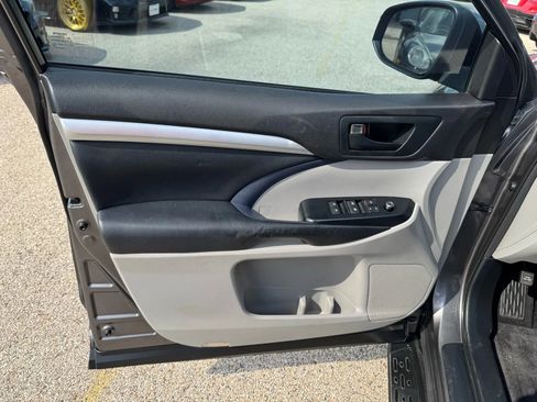 Used 2015 Toyota Highlander LE image 15