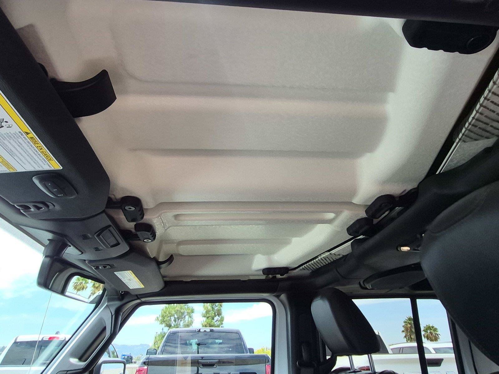 Used 2022 Jeep Wrangler Unlimited Sahara AWD/4WD image 23