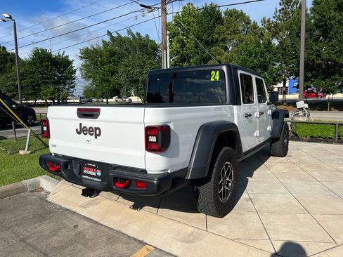 Used 2024 Jeep Gladiator Rubicon w/ Convenience Group AWD/4WD image 11