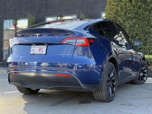 Used 2022 Tesla Model Y Long Range image 13