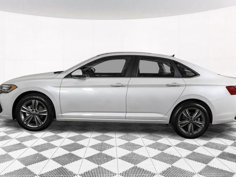 Used 2024 Volkswagen Jetta SE w/ Panoramic Sunroof Package FWD image 19