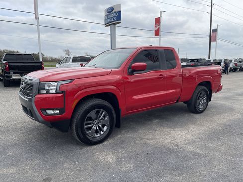 Used 2025 Nissan Frontier SV w/ SV Convenience Package image 5