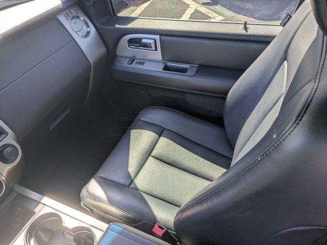 Used 2015 Ford Expedition XLT w/ Equipment Group 202A AWD/4WD image 18