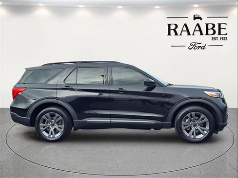 Used 2023 Ford Explorer XLT w/ Equipment Group 202A image 8