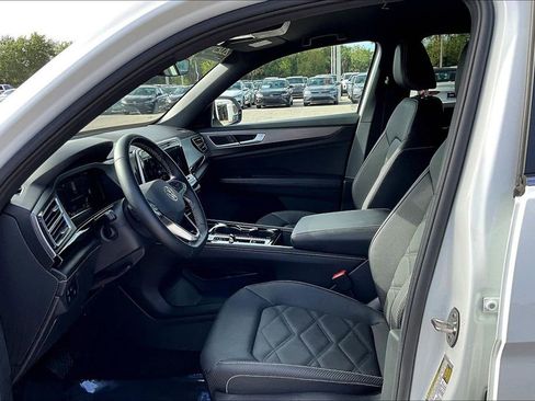 Certified 2025 Volkswagen Atlas Cross Sport SE AWD/4WD image 21
