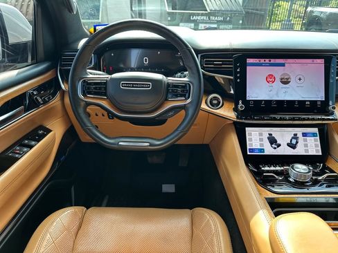 Used 2022 Jeep Grand Wagoneer Series III w/ Rear Seat Video Group 1 AWD/4WD image 29