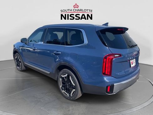 Used 2025 Kia Telluride S FWD image 4