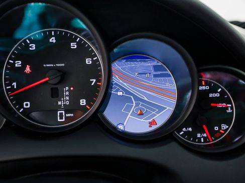 Certified 2017 Porsche Cayenne Platinum Edition image 15