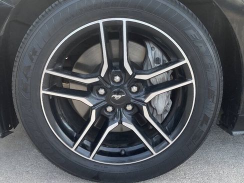 Used 2019 Ford Mustang GT Premium RWD image 4