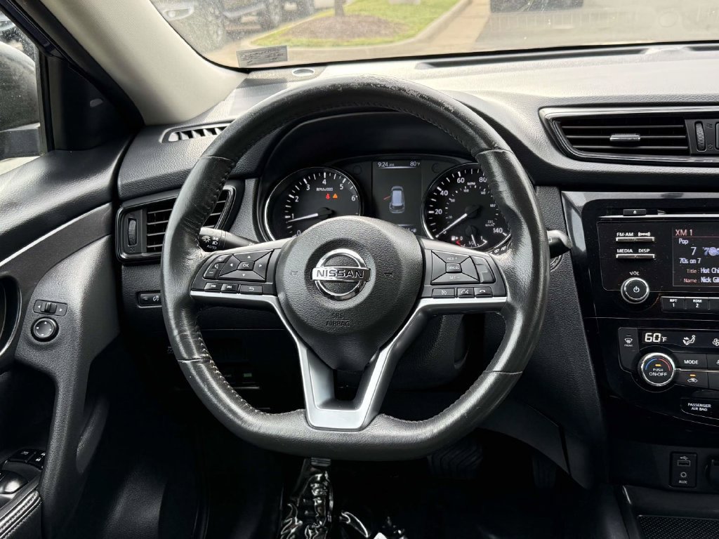 Used 2017 Nissan Rogue SV AWD/4WD image 18