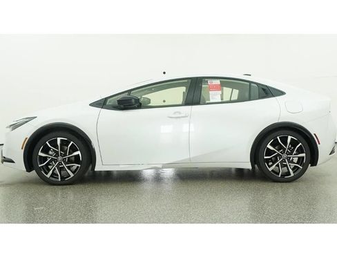 New 2026 Toyota Prius Plug-In Hybrid FWD image 19