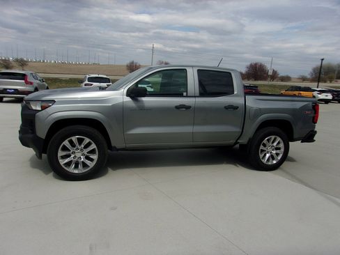 Used 2023 Chevrolet Colorado W/T image 7
