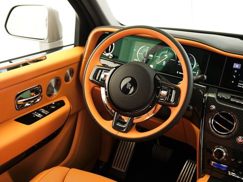 New 2026 Rolls-Royce Cullinan Black Badge image 48