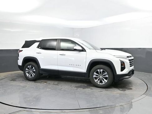 Used 2025 Chevrolet Equinox LT FWD image 3