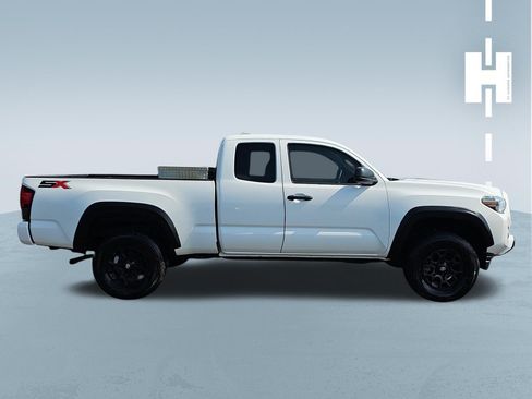 Used 2020 Toyota Tacoma SR w/ SX Package RWD image 3