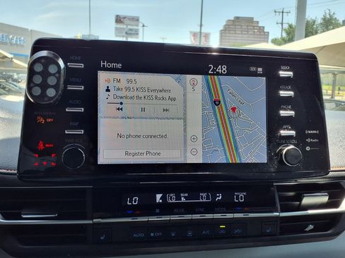 Used 2023 Toyota Sienna XSE FWD image 17