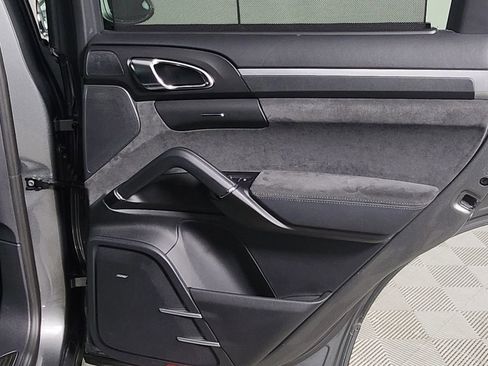 Used 2016 Porsche Cayenne GTS image 13