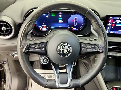 Used 2024 Alfa Romeo Tonale Veloce w/ Premium Interior Package AWD/4WD image 13
