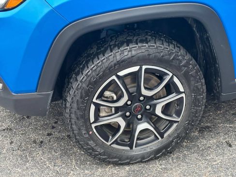 Used 2025 Jeep Compass Trailhawk AWD/4WD image 24