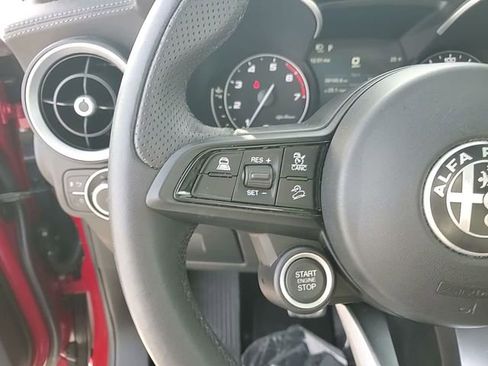 Used 2022 Alfa Romeo Stelvio Ti image 17