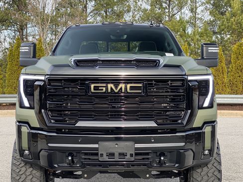 Used 2025 GMC Sierra 2500 AT4X image 19