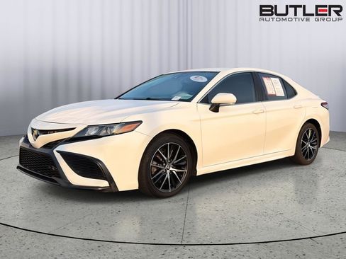 Certified 2022 Toyota Camry SE FWD image 2
