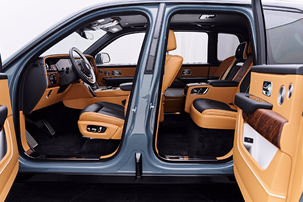 Used 2025 Rolls-Royce Cullinan AWD/4WD image 44