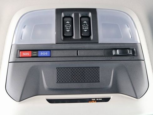 Used 2025 Subaru Crosstrek 2.0i Premium image 33