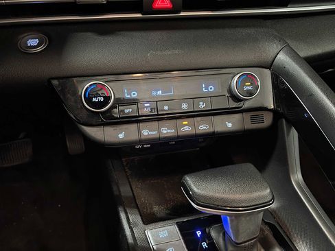 Used 2023 Hyundai Elantra Blue image 32