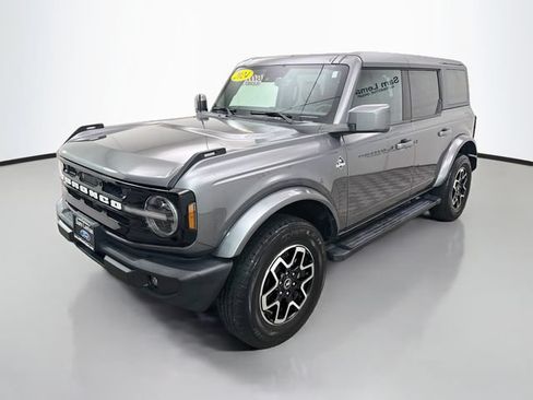Used 2024 Ford Bronco Outer Banks AWD/4WD image 3