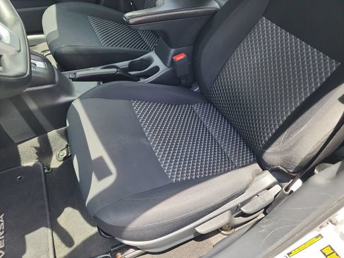 Used 2022 Nissan Versa S FWD image 17