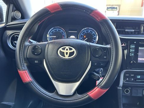 Used 2018 Toyota Corolla LE image 8