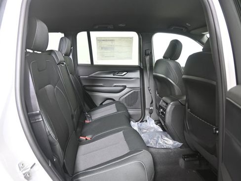 New 2026 Jeep Grand Cherokee Laredo AWD/4WD image 15
