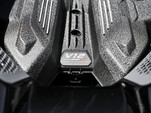 Used 2024 Lamborghini Revuelto AWD/4WD image 28