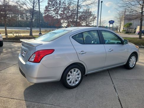 Used 2019 Nissan Versa SV image 7