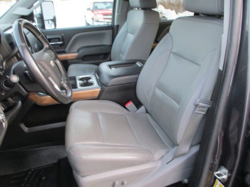 Used 2016 Chevrolet Silverado 2500 LTZ w/ LTZ Plus Package image 30