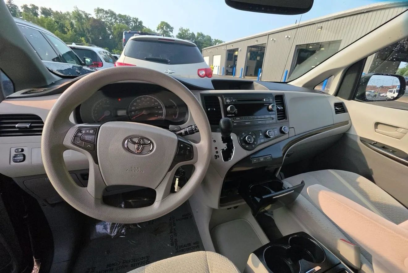 Used 2012 Toyota Sienna LE FWD image 10