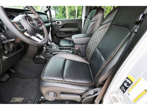 Used 2023 Jeep Wrangler Unlimited Sahara AWD/4WD image 11