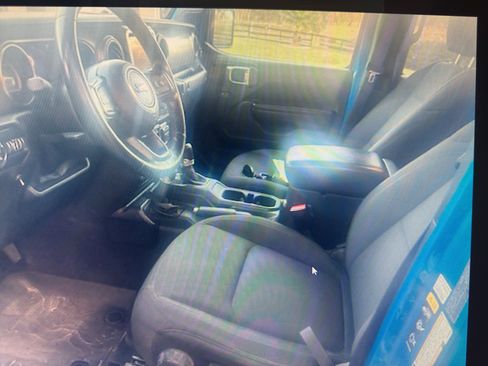 Used 2021 Jeep Gladiator Sport image 6