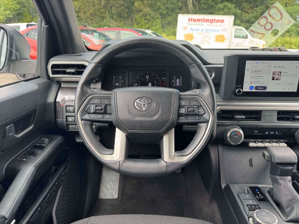 Used 2025 Toyota 4Runner SR5 AWD/4WD image 21