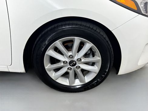 Used 2017 Kia Forte S FWD image 31