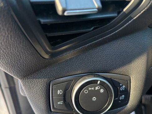 Used 2017 Ford Escape SE image 16