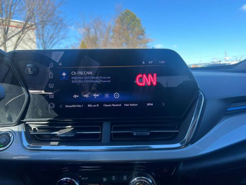 Used 2025 Chevrolet Trax LT image 21