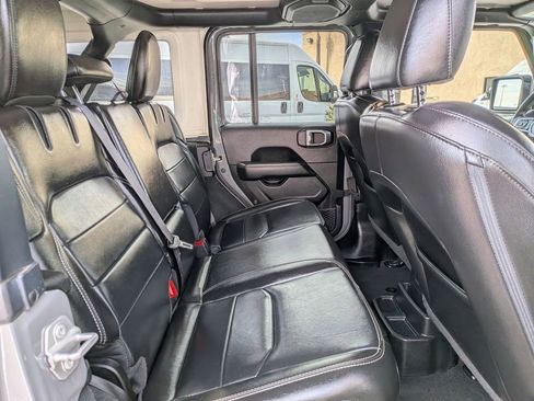 Used 2023 Jeep Wrangler Unlimited Sahara image 27